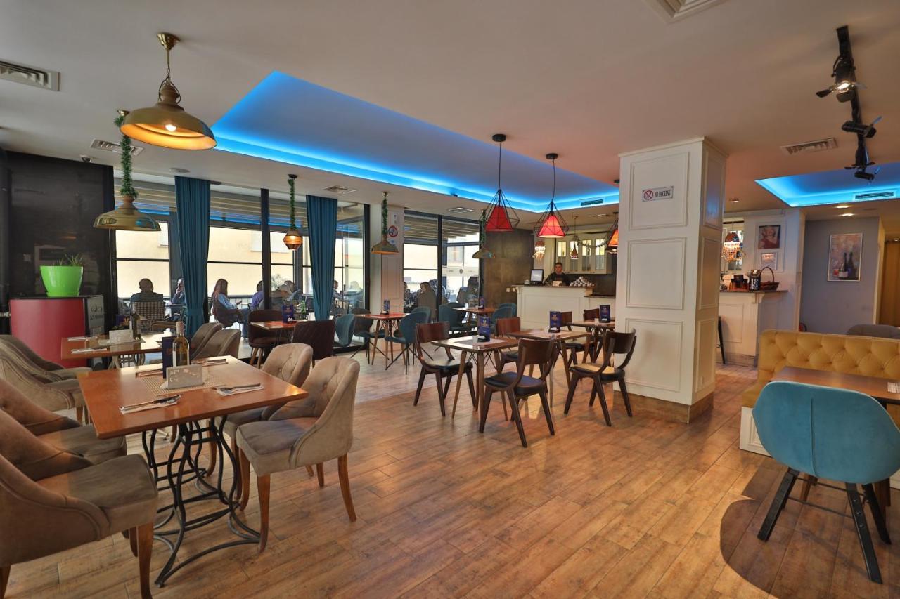 Dodona Aparthotel In Prishtina Priştine Dış mekan fotoğraf