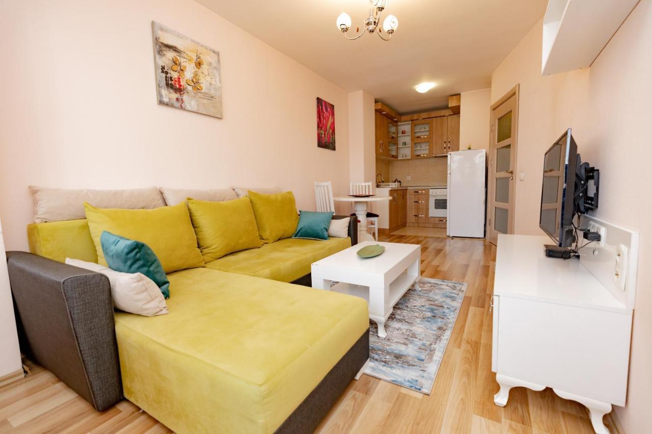 Dodona Aparthotel In Prishtina Priştine Oda fotoğraf
