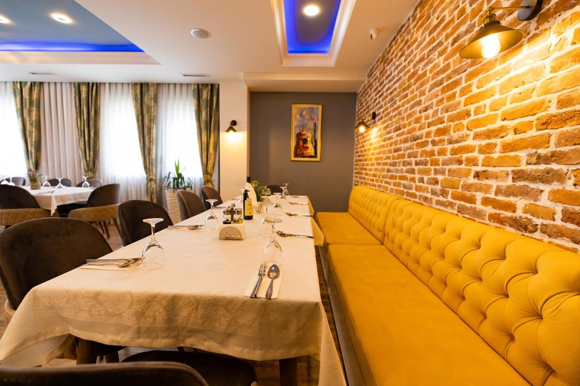Dodona Aparthotel In Prishtina Priştine Dış mekan fotoğraf