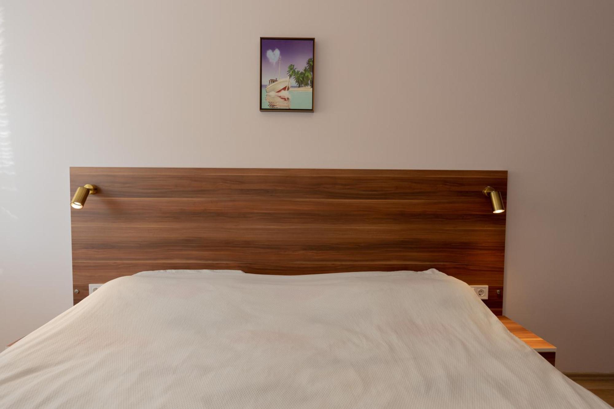 Dodona Aparthotel In Prishtina Priştine Oda fotoğraf