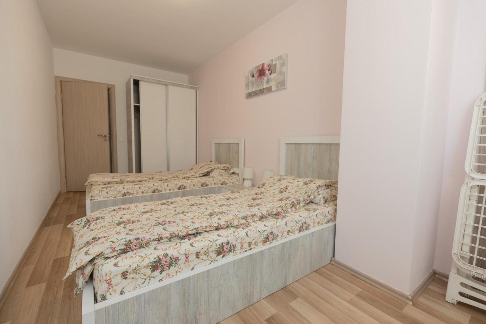 Dodona Aparthotel In Prishtina Priştine Oda fotoğraf