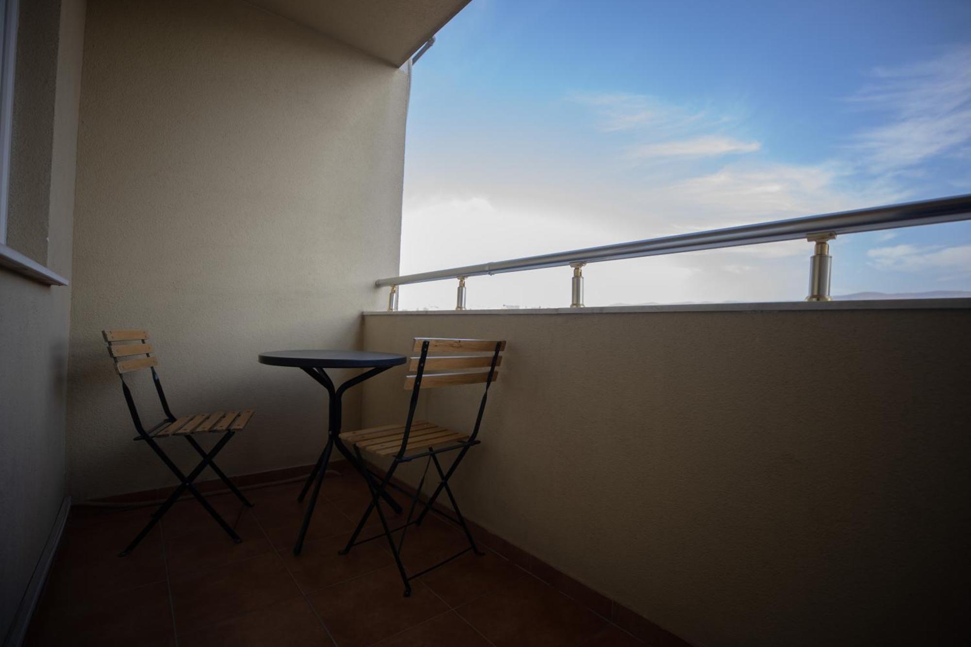 Dodona Aparthotel In Prishtina Priştine Dış mekan fotoğraf