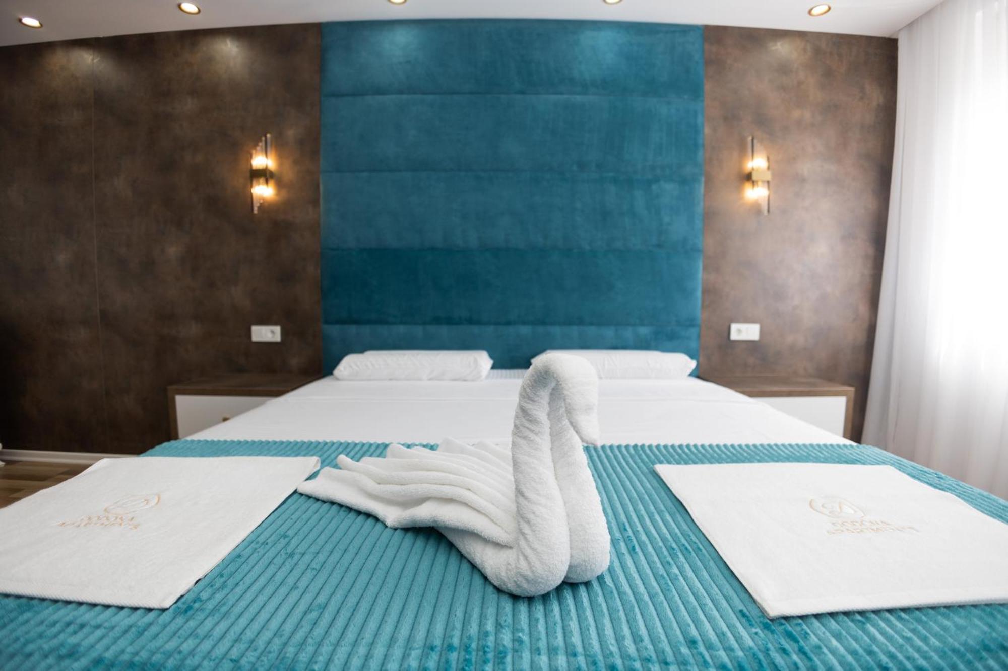 Dodona Aparthotel In Prishtina Priştine Dış mekan fotoğraf